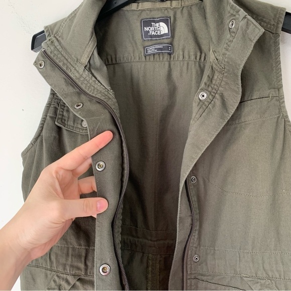 The North Face Woman’s 100% Cotton Olive Green Vest Size Medium - Picture 9 of 16